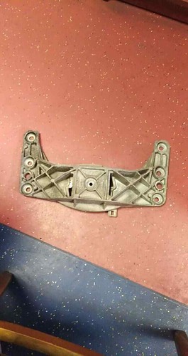 BMW 5 (E60, E61) Getriebehalter 6761106