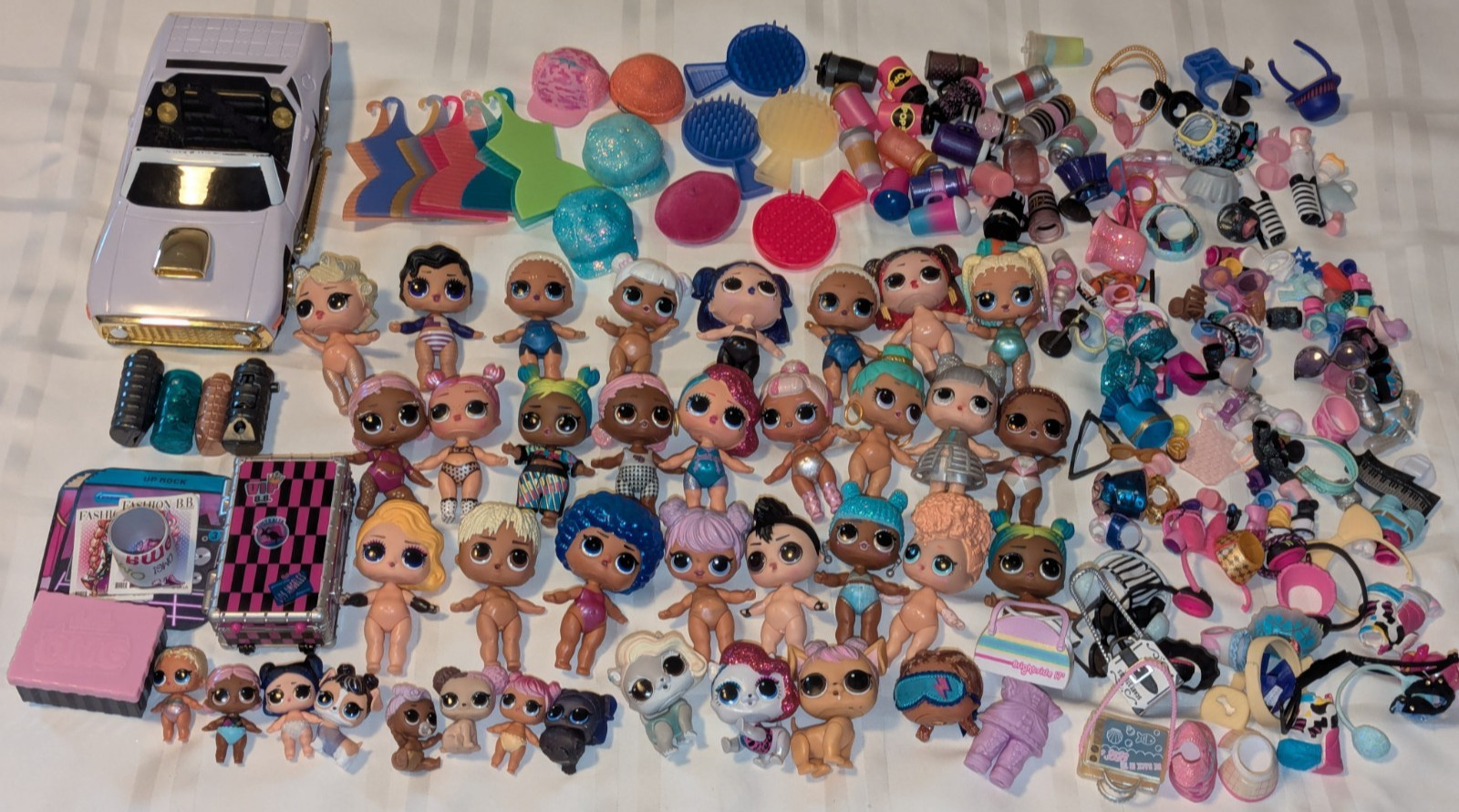 Huge Lot Of 36 Lil Sisters Pets Babies & Accessories Clothes