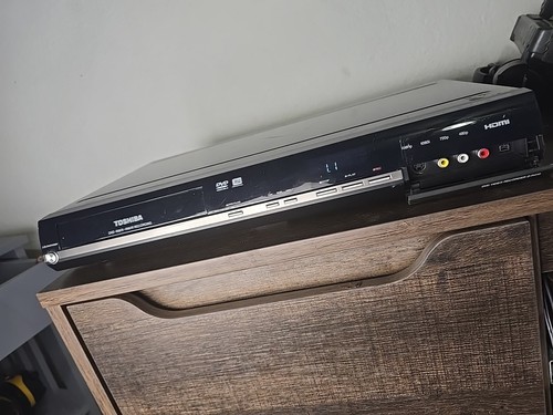Toshiba DVD Recorder D-R410 HDMI Videoregistratore Lettore No Telecomando Testato Funzionante - Foto 6 di 7