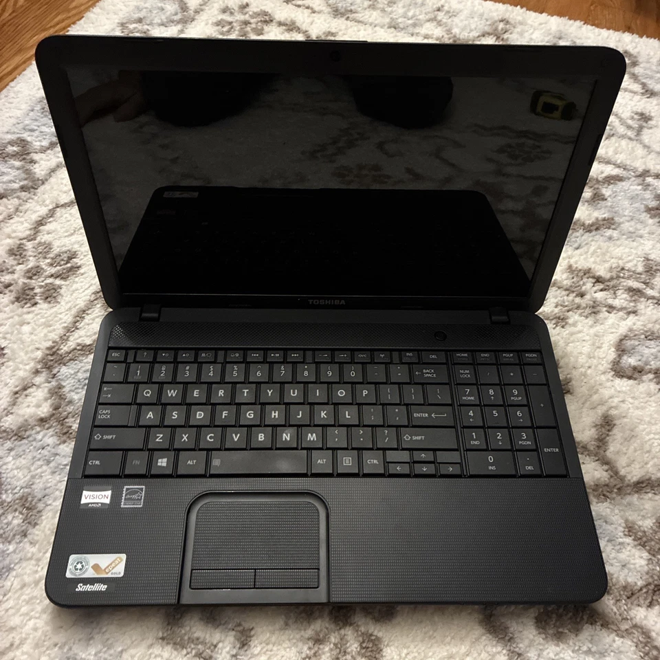 Toshiba Satellite C855D-S5103 320 GB HDD 4 GB RAM AMD E-Series 1.3ghz Windows 8 - Image 2 of 4