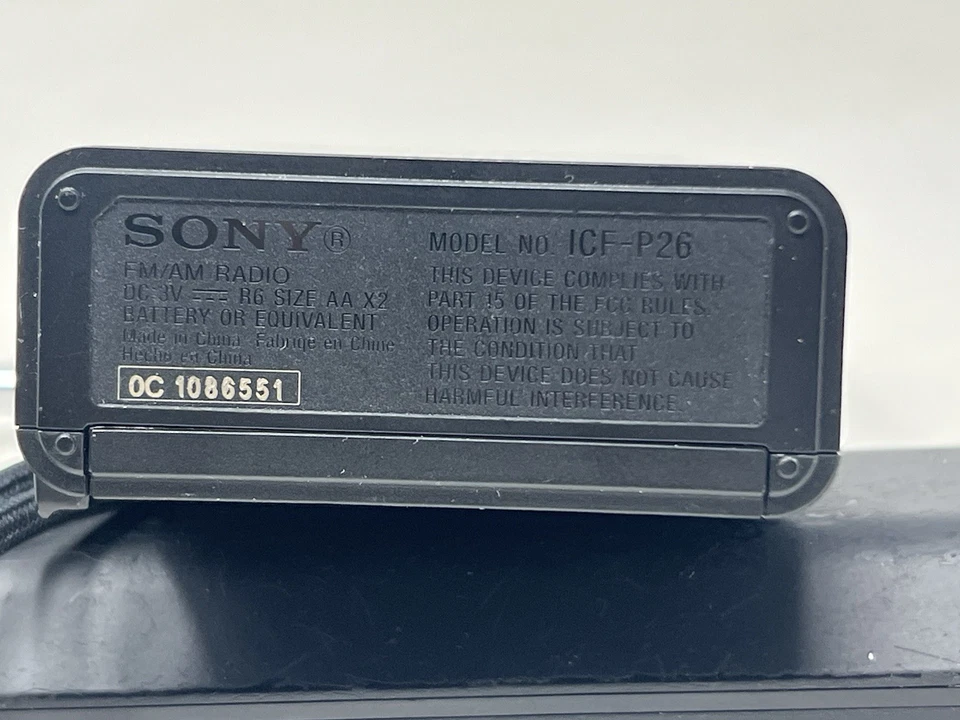 Altavoz integrado radio FM/AM de bolsillo portátil Sony ICF-P26 - probado y funcionando Foto 3 de 4