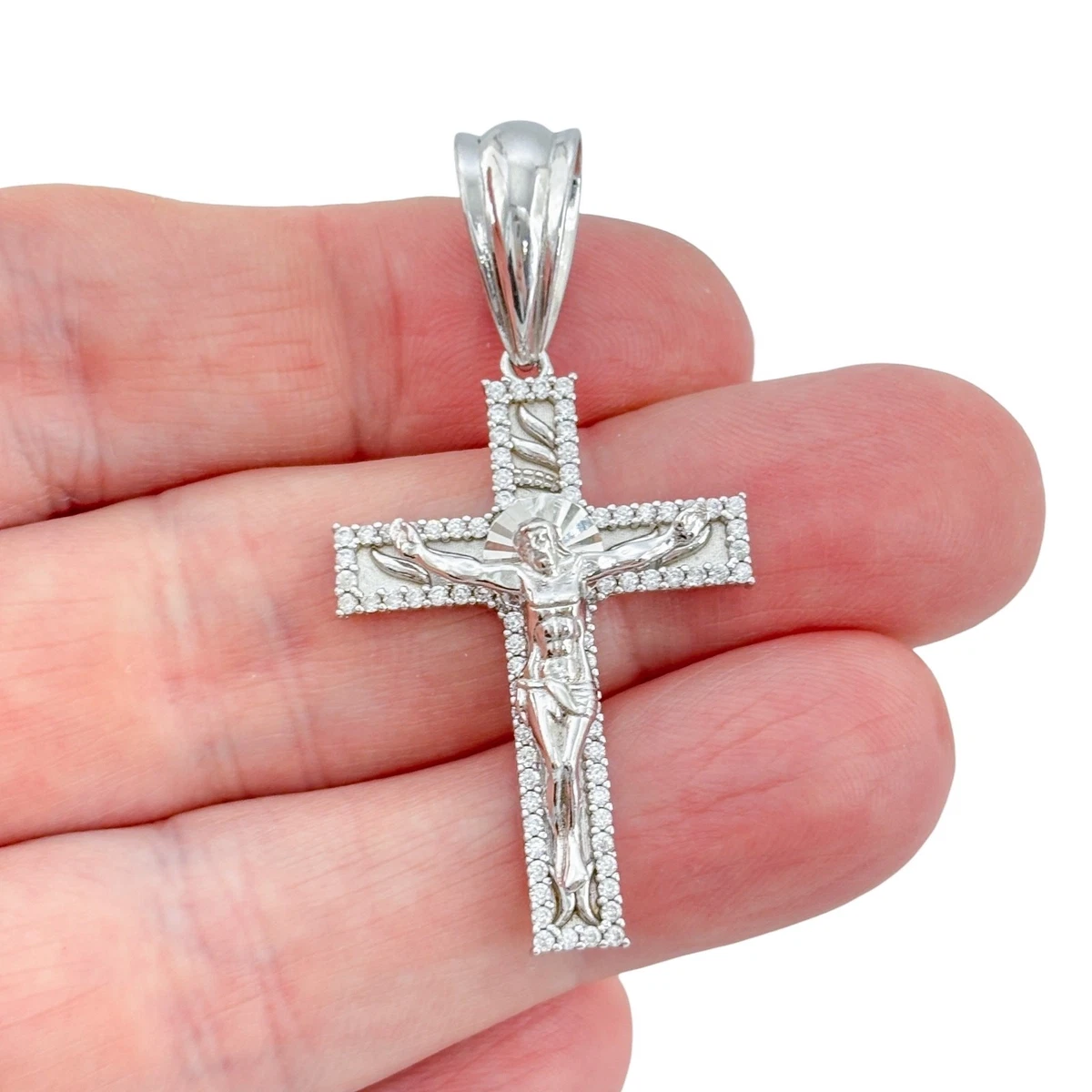 Vintage Sterling Cross Pendant In Vintage Designer Fine Necklaces