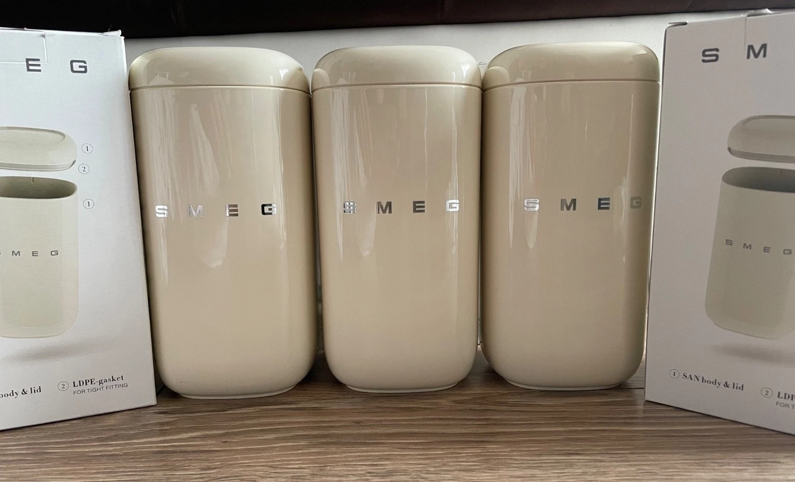 SMEG new 3 Food Storage Containers New Collection Retro Design 1.4L ideal gift
Opens in a new window
