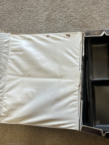 Vintage 1990 Beetlejuice Collectors Case w/Both Trays & 1 Toy -Holds 12 Figures - Picture 10 of 11
