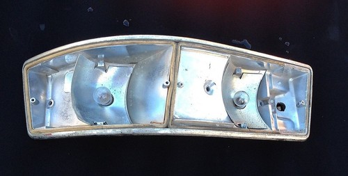 R106/   VW Rücklicht Gehäuse Rücklichtträger Lampenträger  411 / 412 Typ 4