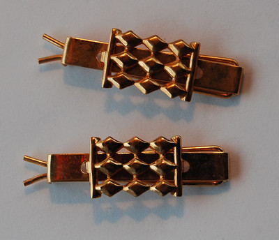 VINTAGE 2 GOLD METAL HAIR BARRETTES ACCESSORIES 1 & 5/8ths 
