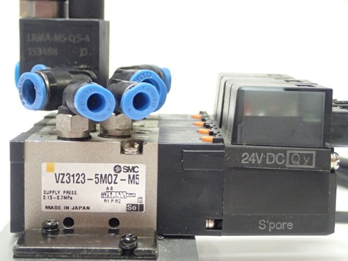 Colector de válvulas SMC con 4x VZ3123-5M0Z-M5 ELECTROVÁLVULAS, PRUEBA FESTO LRMA-M5-QS-4 - Imagen 6 de 8
