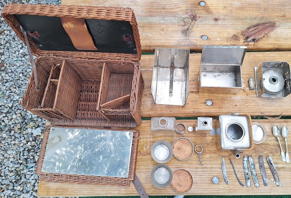 Juego de cesta de picnic de mimbre vintage. Juego de coche picnic de viaje años 20+. Foto 3 de 4