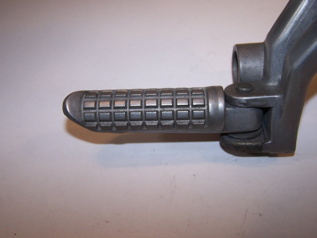 KAWASAKI ZX11 REAR LEFT FOOT REST PEG & BRACKET 35011-1521-HN ZX