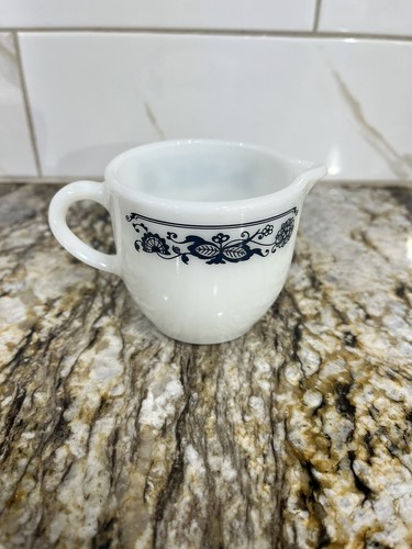 Vintage Pyrex Creamer Old Town Blue Milk Glass - Picture 2 of 13