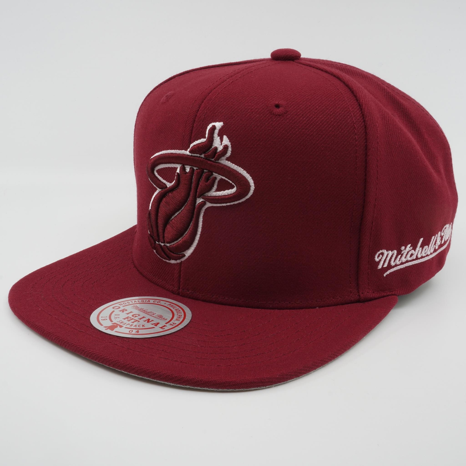 МУЖСКАЯ КЕПКА MITCHELL - NESS NBA CHRISTMAS DAY SNAPBACK HEAT - КРАСНАЯ 4690₽