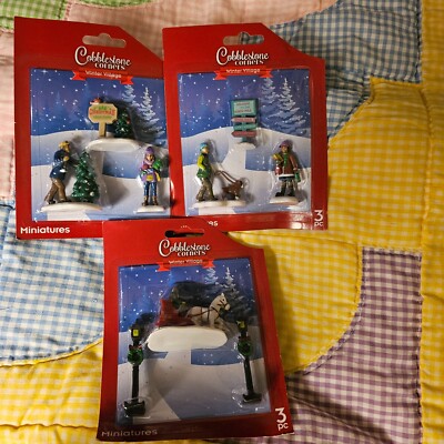 Cobblestone Corners Winter Village Miniatures Christmas Tree Farm Lamp post