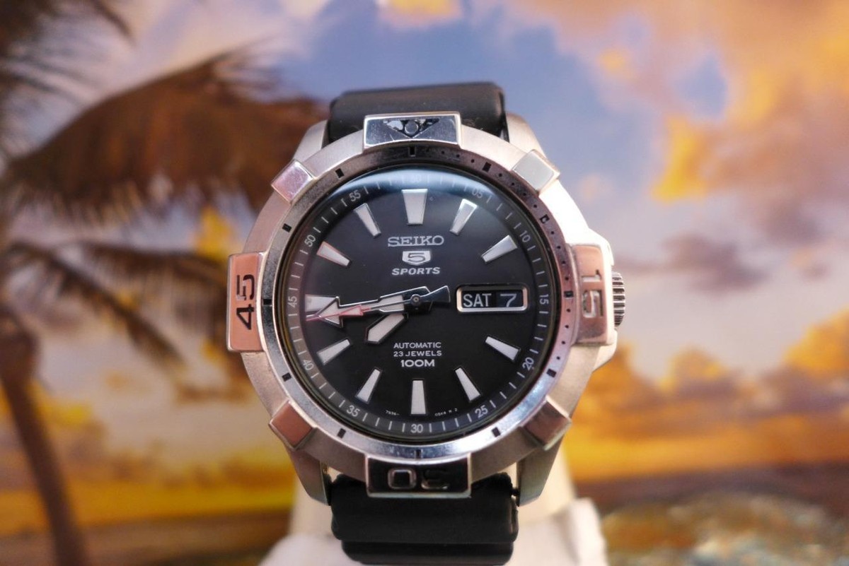 Sporty Large Chunky 42mm Seiko 5 7S36 04B0 Day/Date Men's