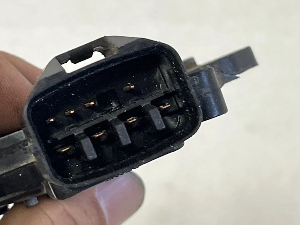 Nissan Pathfinder 2017 2018 2019 2020 transmisión interruptor de seguridad neutral tracción delantera Foto 3 de 4