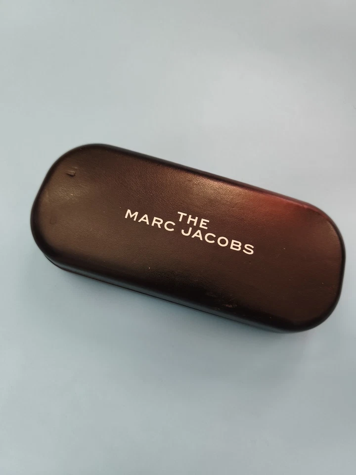 Etui pour lunettes de soleil Marc Jacobs original, accessoire signé, protection - Photo 1/1
