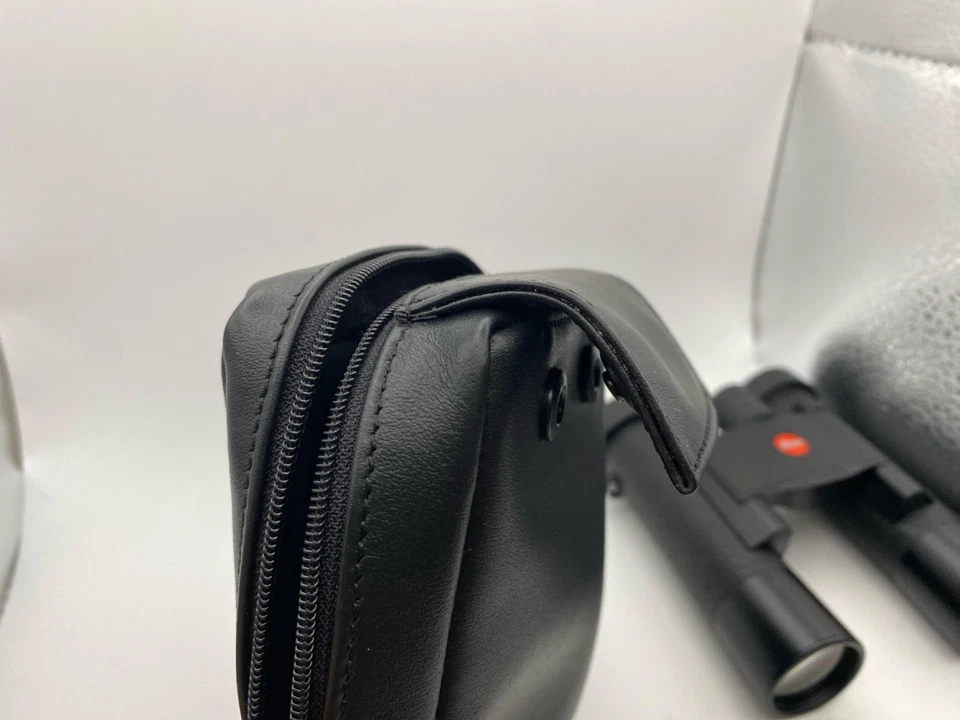 Leica 10x25 Ultravid Blackline Compact Binoculars with Leather Pouch - Image 4 of 4