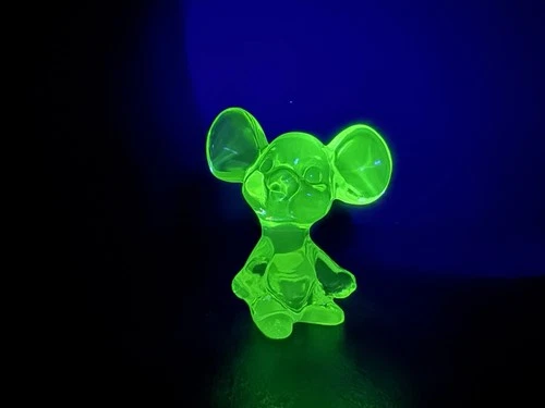 Vintage Fenton Glass Topaz Opalescent Glass Mouse Figurine W/label