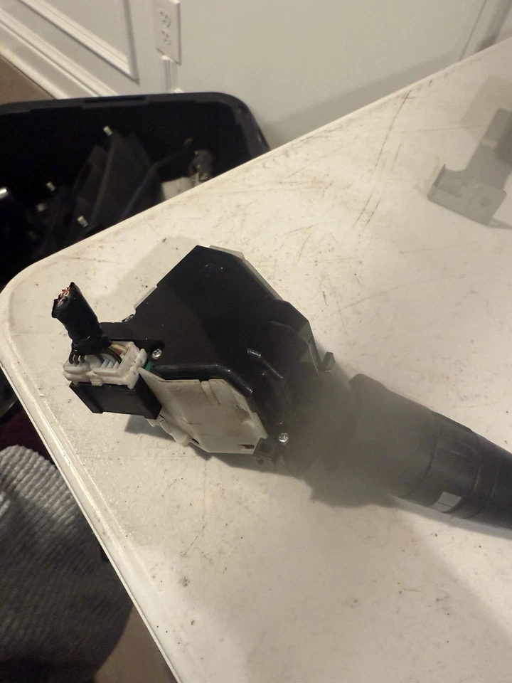 Interruptor de control limpiaparabrisas Nissan Versa 2007-2012 montaje OEM Foto 3 de 4