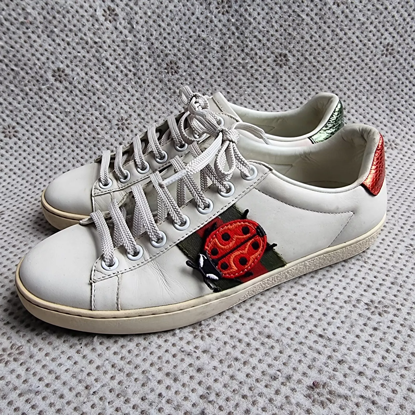 Baskets basses Gucci cuir blanc as brodé coccinelle et ananas Eu 37