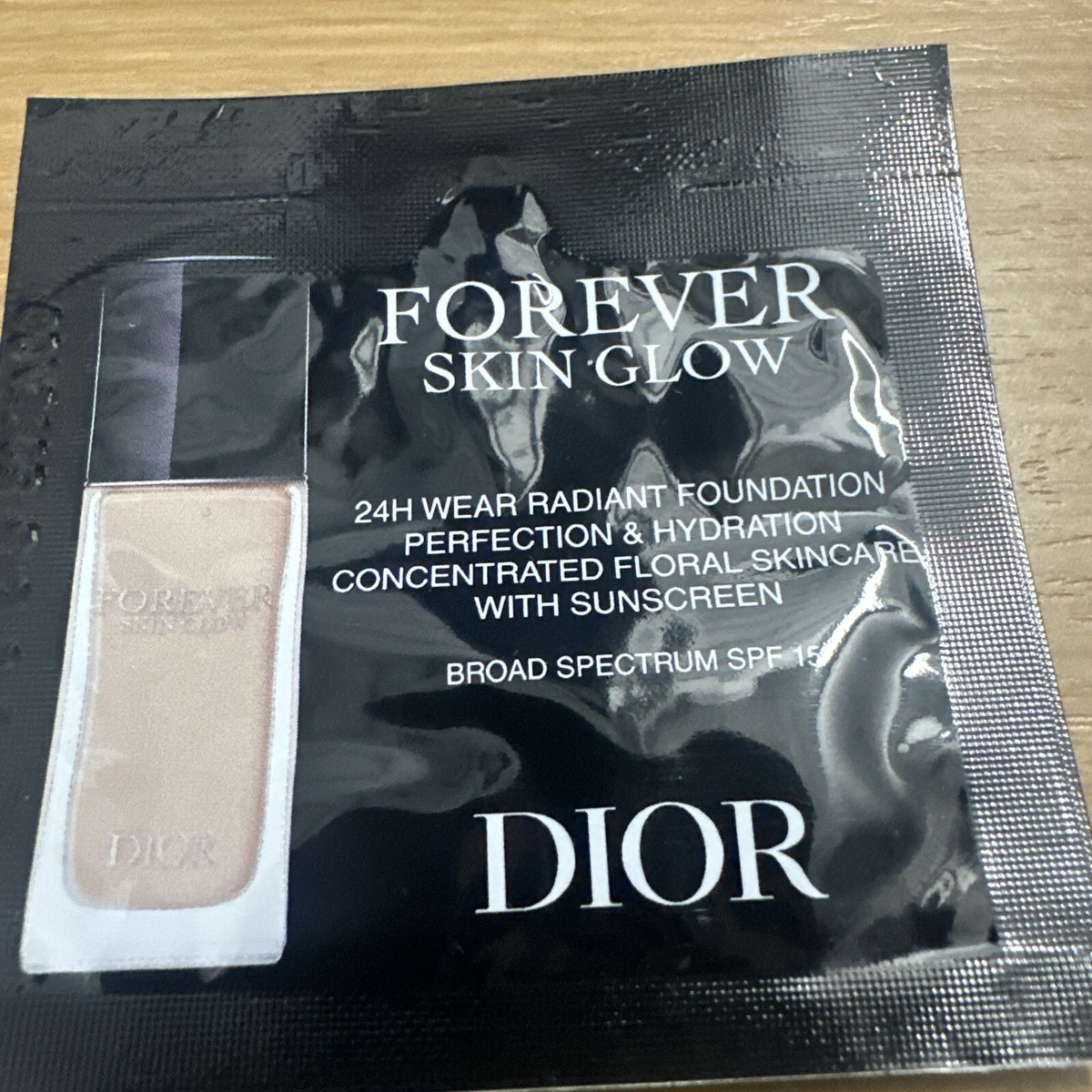 Dior Forever Skin Glow 24H Wear Radiant Foundation W SPF SAMPLE