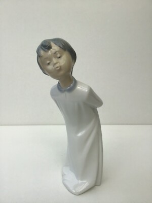 Nao von Lladro Boy Kissing Modell 4869 ? Figur - 9,5'' groß