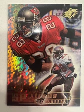 QTY: 1999 SPx Football - Warrick Dunn ( Tampa Bay Buccaneers ) Xtreme #X18