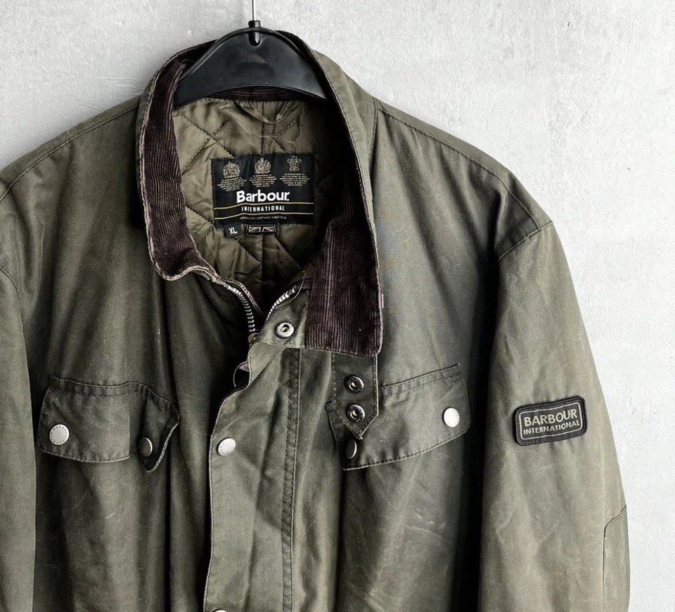 Jaqueta de cera Barbour International tamanho XL  - Imagem 2 de 4