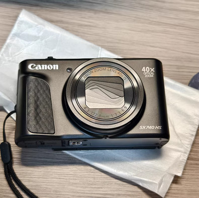Canon PowerShot SX740 HS Zoom Lens 40x 20.30MP Black Compact Digital Camera
