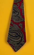 Dillards Men's Tie Red Navy Olive Paisley Pattern 100% Silk 58”x3.5”Made in USA