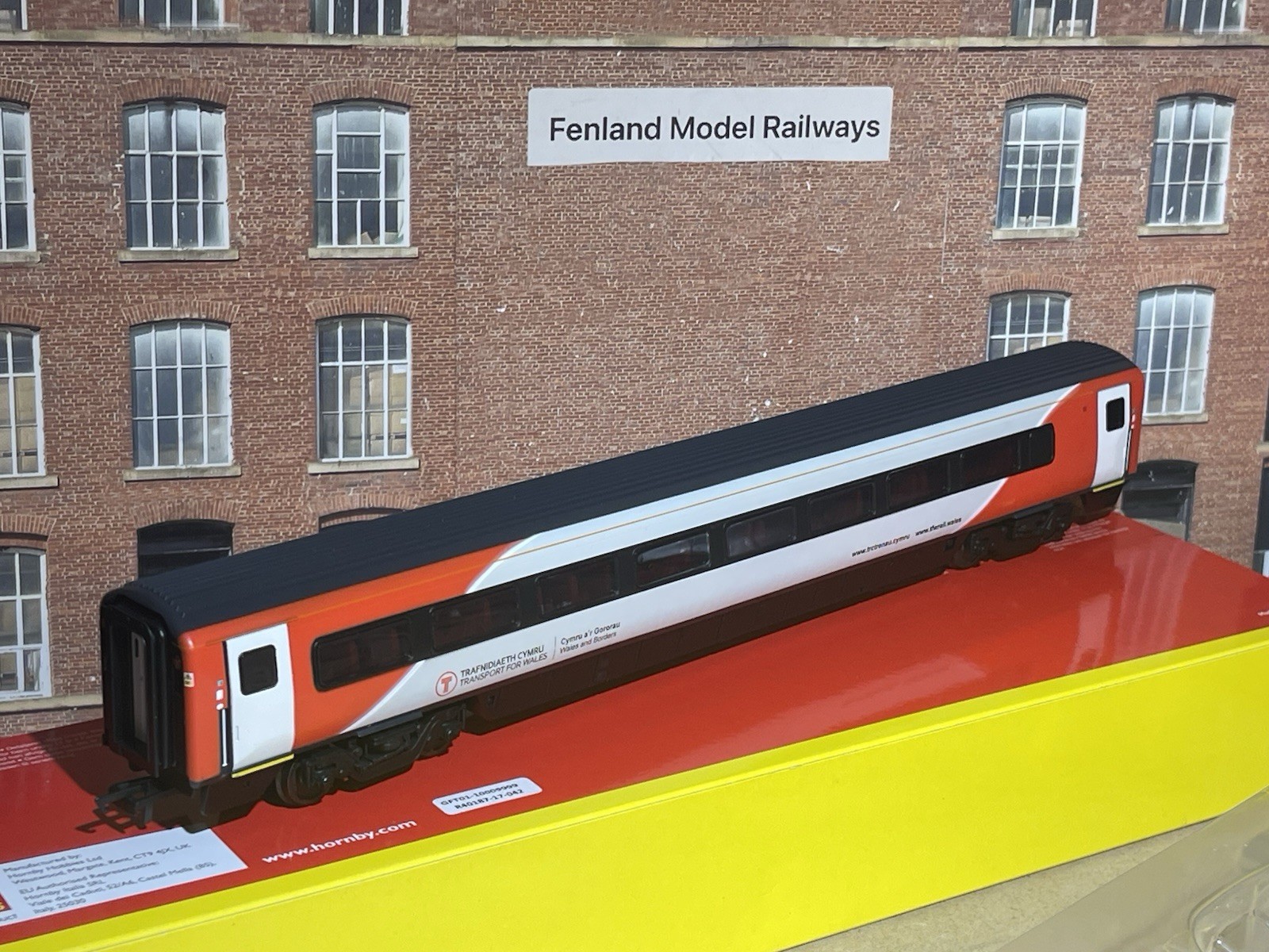Hornby R40187 OO Gauge BR Mk4 Standard Coach Transport for Wales 12447