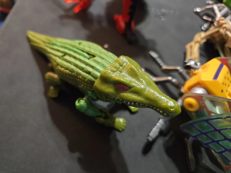 Lot Of 5 Transformers Beast Wars Figures, And Knock Off Insects For Parts - Image 4 of 4