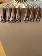 Titleist AP2 714 Forged Eisensatz 5-6-7-8-9-PW mit Graphit Schaft