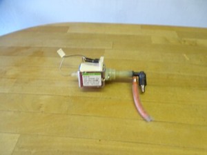 Pumpe Wasserpumpe mit Ventil Kaffeevollautomat Saeco Intuita HD 8750