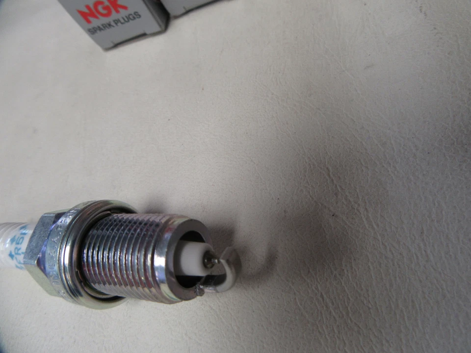 JUEGO DE (5) BUJÍAS NGK LASER PLATINUM PZFR5F-114363 BARCO MARINO Foto 3 de 4