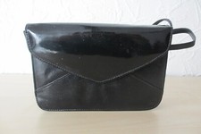 Tasche Umhängetasche schwarz Lackleder mit Druckknopf