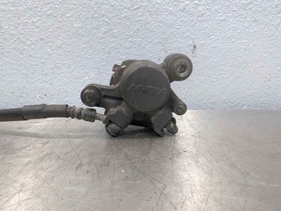 03-04 Yamaha YZF R6 06-09 R6S OEM Soporte de pinza de cilindro maestro de freno trasero Foto 2 de 4