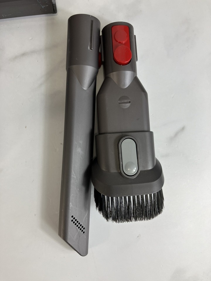 Dyson V7 Motorhead Cordless Vacuum Cleaner Fuchsia (no stick) WORKS