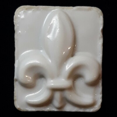 (LFA-22) LA FLEUR DE LYS Bean Moyet Perrin Porcelain White Enamel