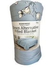 Berkshire Down Alternative Filled Blanket.Reverse to Solid.King Size 112"x92"