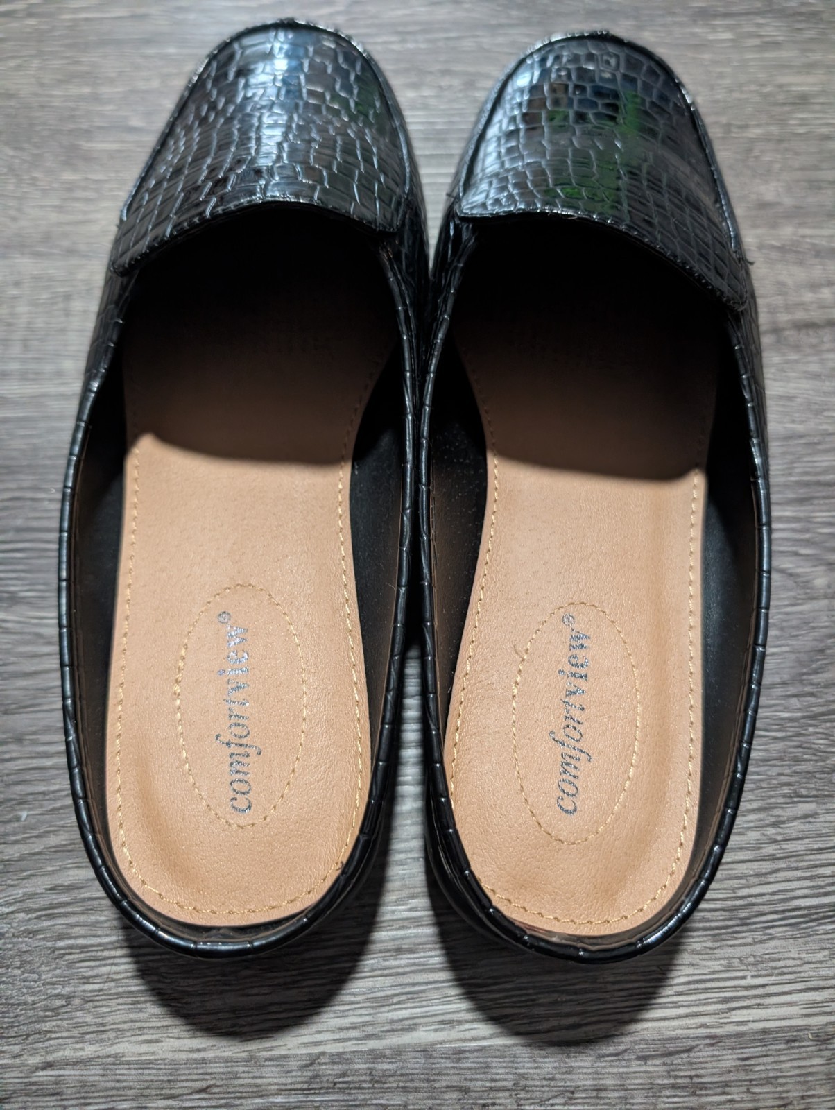 Comfortview  Leisa Slip On Flat shoes  black crocodile-textured patent Mule 9w