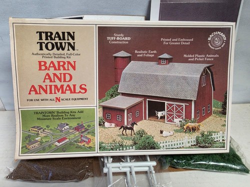Kit de construcción de modelismo ferroviario Bachmann Traintown graneros y animales escala 57-1553 N | Condition: Used