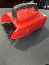 Plastic Berry Picker with Metallic Comb Blueberry Rake Scoop for Fruit Harvestin