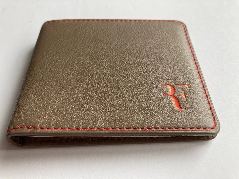 Roger Federer 粉底 RF 皮革钱包 - 2013 RFF 商店 - 棕色带红色盒 — 第 2/4 张图片
