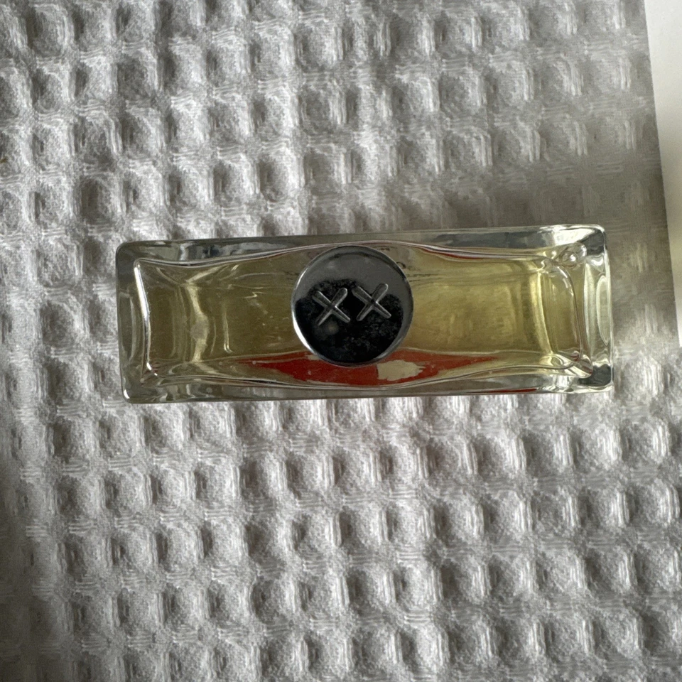 ESPEJO de KAWS y Comme des Garcons Colonia Foto 4 de 4