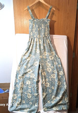 Womens Jumper Size Med. NEW Sage Green Flower Motif By Patrons Of Peace Pockets