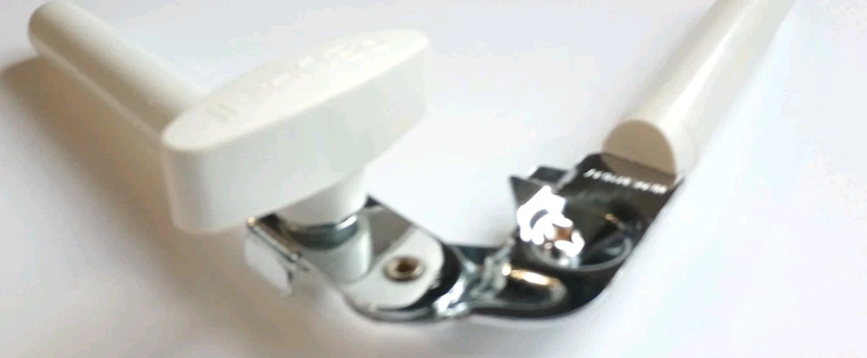 Abrelatas Pedrini Dos Tonos Blanco y Plata Hecho en Italia Foto 4 de 4