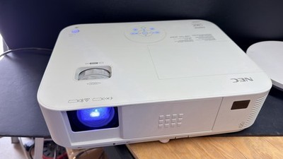 NEC M402H DLP Projector 4000 ANSI Lumens XGA HDMI VGA USB 3D White - TESTED
