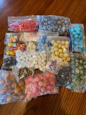Crafting Beads MIXED LOT in a variety of sizes, colors and materials, 2.7 lbs.