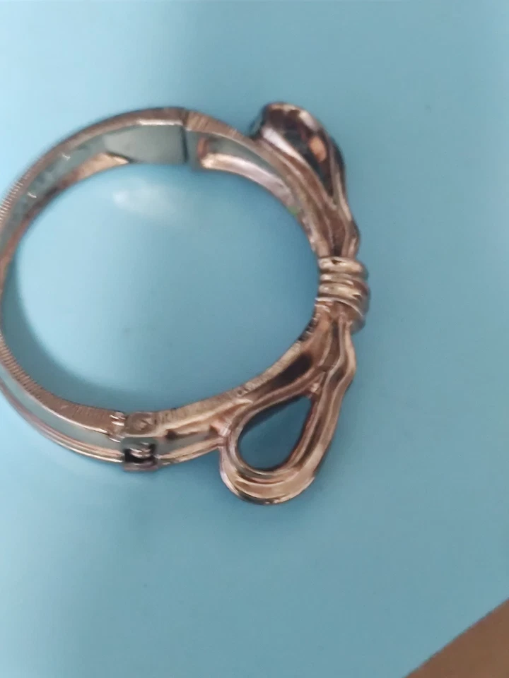 Rachel Leigh для лофта 3D бант золотистый на петлях Clamper браслет 2 1/2" (J21) - Изображение 3 из 4