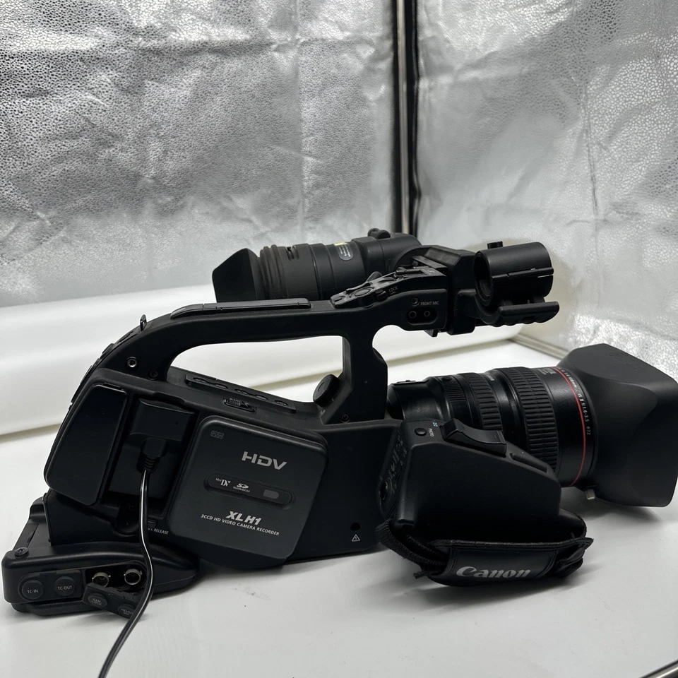 Canon XL H1A HD Camcorder with 20X zoom lens with image stabilization - Image 3 of 4